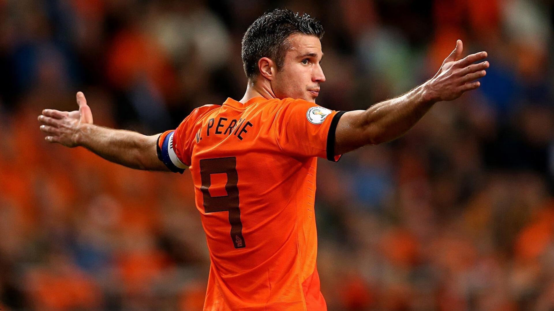 德比硝烟再起！西班牙人主帅呛声，巴萨球迷无权说教，欧联资格争夺战火药味十足